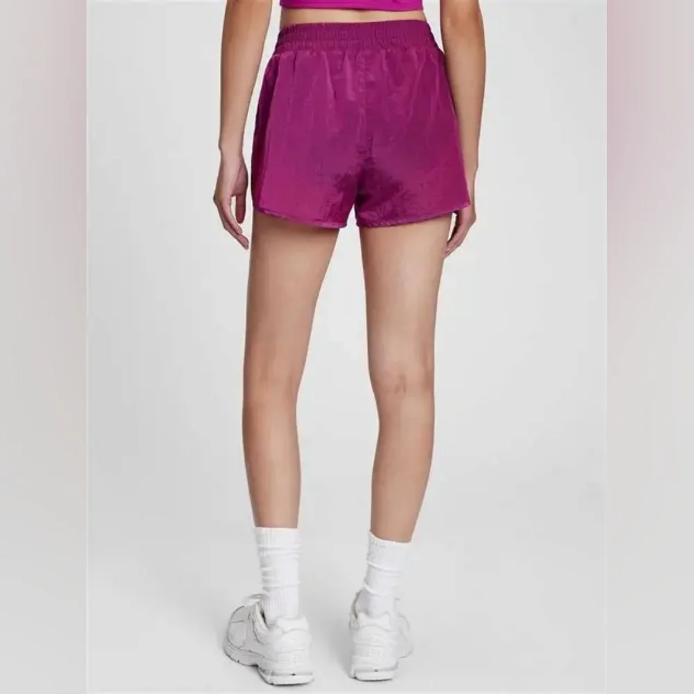 NWT GapFit Running Shorts Size 8 In Fuchsia Pink